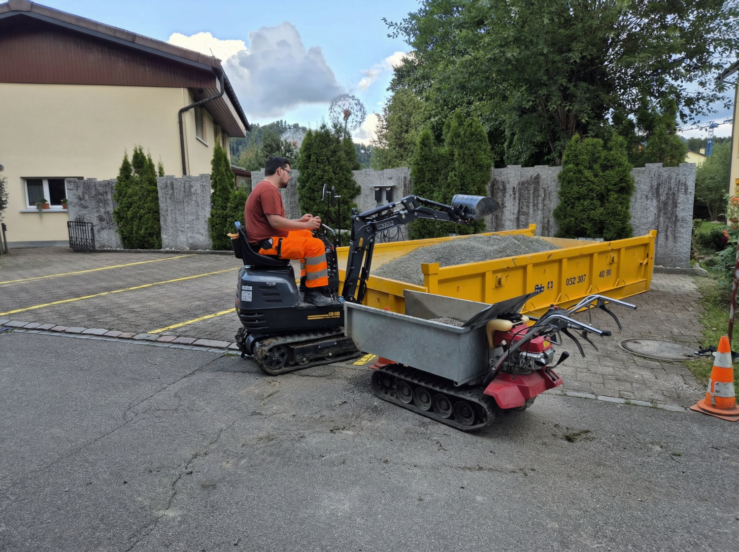 freepik__photo-a-25yearold-white-male-operating-a-mini-exca__73276